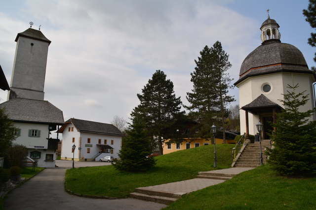 Der Stille Nacht-Platz in Oberndorf. Das zweite Gebäude von links ist das Museum, ganz rechts die Stille Nacht-Kapelle.