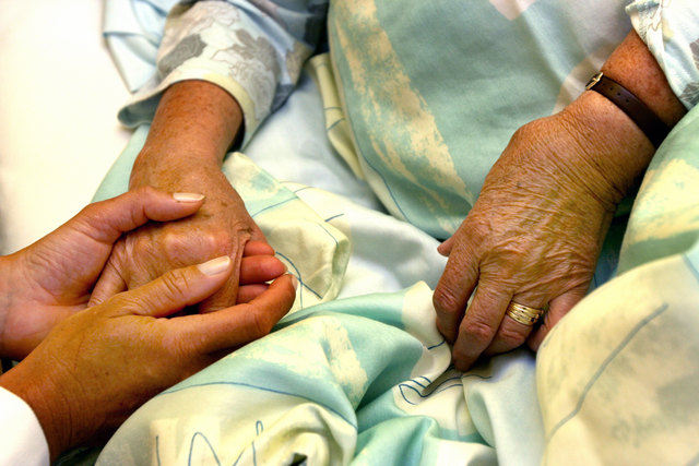Die Sozialberater stehen für persönliche Gespräche zur Verfügung. | Foto: Gina Sanders/fotolia