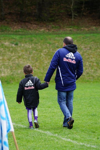 Nach der Niederlage gabs Trost vom Papa für Fabio SÜSS. | Foto: Ursula Erlacher