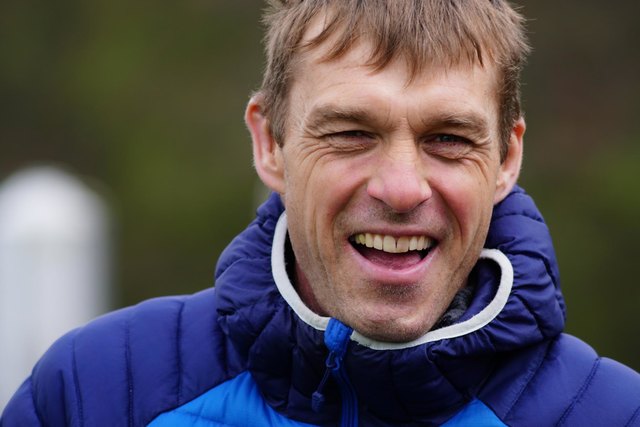 Georg ALTENBERGER sen. schaute seinem Jüngsten auf die Beine und war begeistert. | Foto: Ursula Erlacher