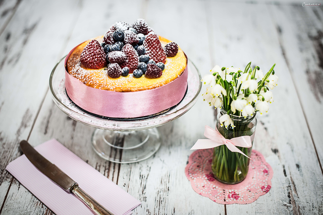 Diese leckere Topfentorte mit Beeren hat unsere Regionautin (Lesereporterin) Cooking Catrin gebacken.