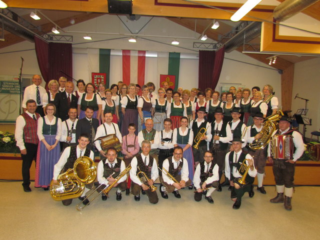 Die Mitwirkenden des Volksmusikabends im Kultursaal in Buch-St. Magdalena