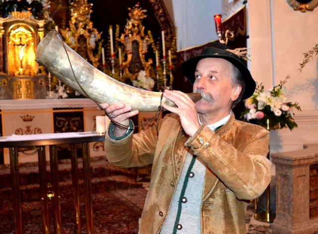 Der oberösterreichische Märchenerzähler Helmut Wittmann erzählte in der Kirche Mariahilf Legenden & Zaubermärchen zur Gottesmutter in Wort & Orgelklang von  Mag. Peter Waldner.