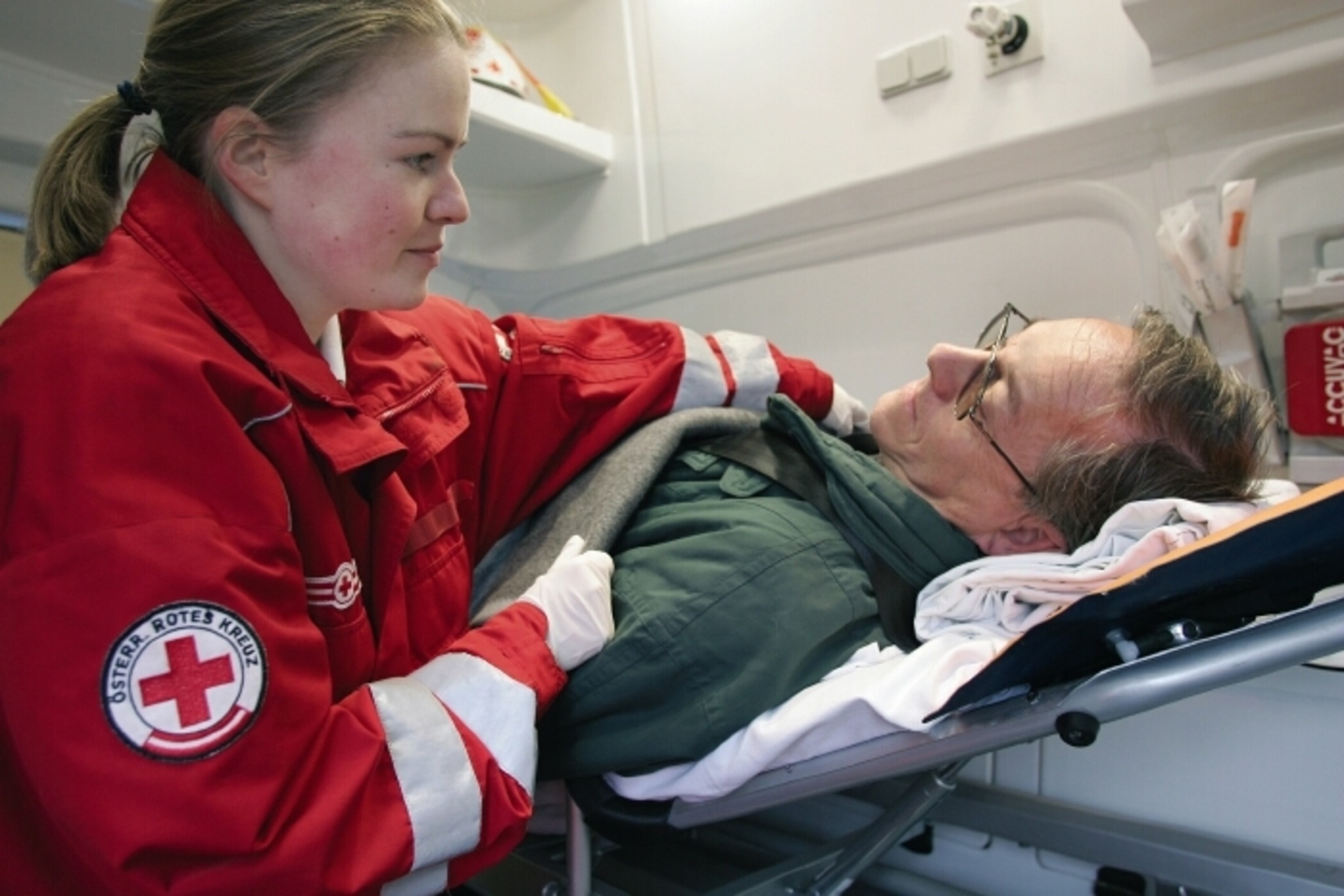 Rotes Kreuz bildet Sanitäter aus UrfahrUmgebung