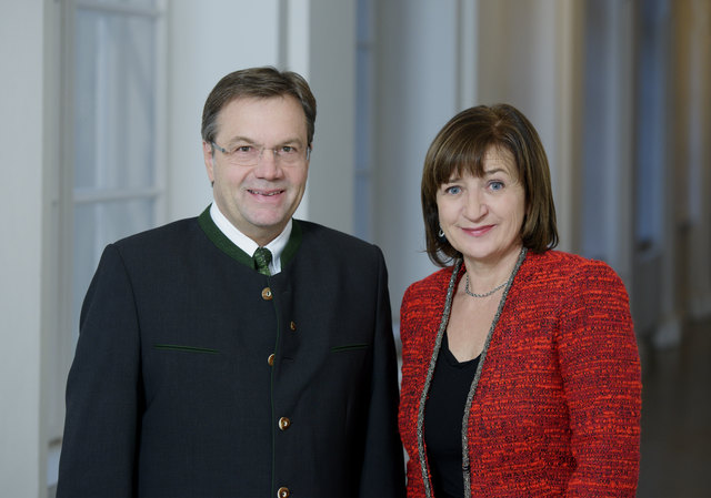 LH Günther Platter und Familienlandesrätin Beate Palfrader freuen sich auf zahlreiche große und kleine Gäste. | Foto: Land Tirol/Oss