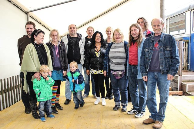 Brigitte Adlboller, Stefan Olbrich, Zoe Adlboller mit ihren Kindern Pascal und Patrice, Hermann Haring, Jan Pötzenthaler, Marlenis Virgen, Christine Cadilek, Claudia Halbritter, Wolfgang Baier, Wolfgang Rois, Gottfried Zambach. | Foto: Foto: Peter Geyer