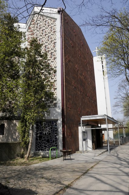 Der Eingang zur Kirche