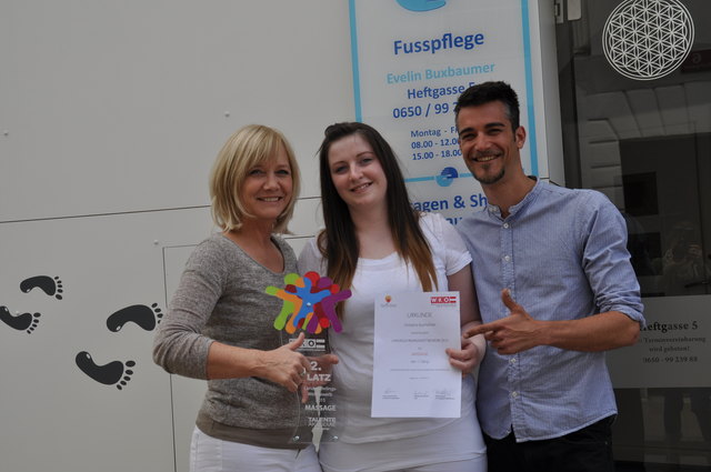 Eveline Buxbaumer mit ihrem Lehrling Christina Buchacher und Rene Buxbaumer (v.l.)