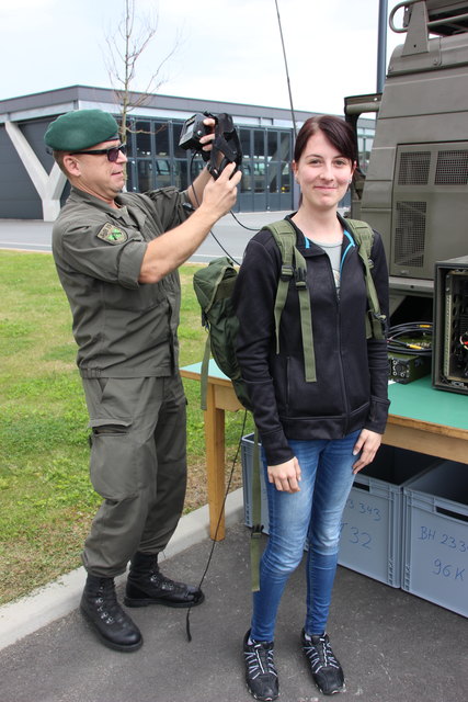 Bundesheer zum Anfassen und Ausprobieren gab es für Sabrina Neuhold aus Strem