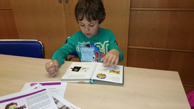 Anlässlich des heutigen Tages, des Welttages des Buches!
„Bücher sind Bienen, die Leben zeugenden Blütenstaub von einem Geist zum andern tragen!“ - James Russell Lowell   (1819 – 1891)