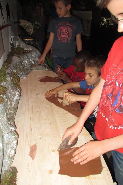 Lederwerkstatt: wie gut schneiden Faustkeile?