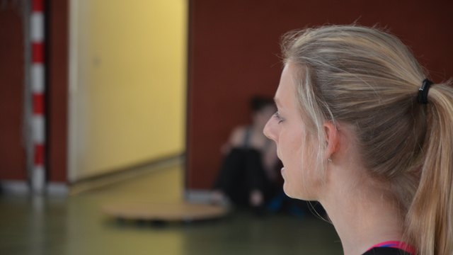 Beobachtet das Geschehen: Kornelia Kozyga