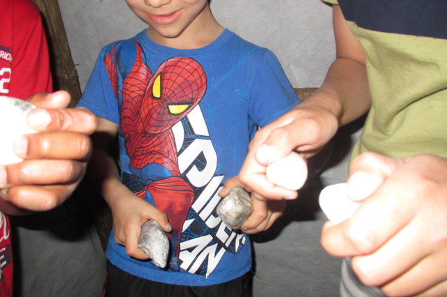 Ausprobieren der Feuersteine