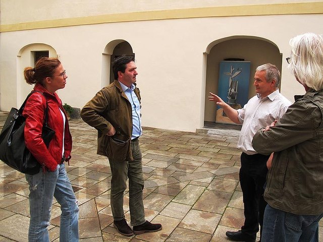 Auf dem Weg zur Kulturkonferenz in Schloß Freiberg, von links: Sandra Kocuvan, Günther Ludwig, Ewald Ulrich und Winfried Lehmann.