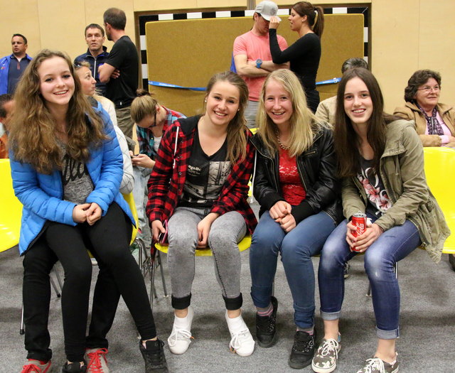 Julia Eichner, Iris Puchner, Linda Tiefenbacher und Magdalena Lackner fieberten mit Ihren Judokollegen mit.