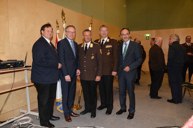 Franz Gunacker, Landesrat Stephan Pernkopf, Landesfeuerwehrkommandant Dietmar Fahrafellner, Landesfeuerwehrkommandant-Stellvetreter Armin Blutsch, Bezirkshauptmann Josef Kronister | Foto: BFKDO St.Pölten