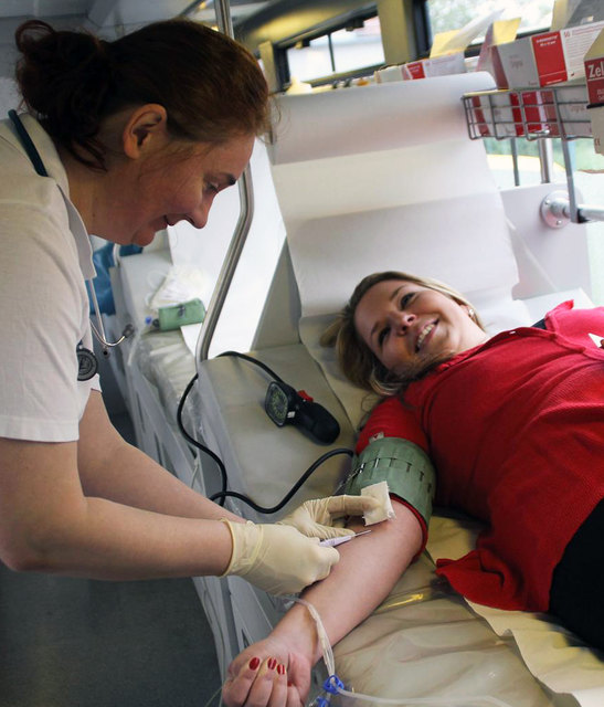 Blutspenden mit Feuerlöscherüberprüfung - 2. Mai 2015 Feuerwehrhaus Unterwaltersdorf