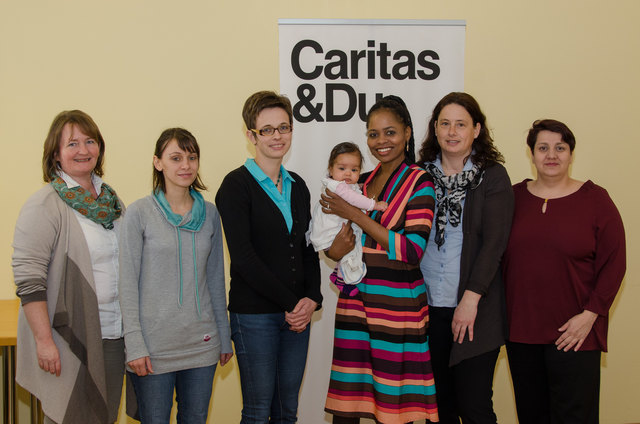 von links nach rechts:
Regionalbetreuerin Hermine Mayr
Manuela Binder aus Jagenbach
Erika Lumetsberger aus St. Oswald
Monica Demal mit Baby aus Stetteldorf
Maria Anna Mayrhofer aus Steinakirchen
Ausbildungsverantwortliche Petra Lippay
