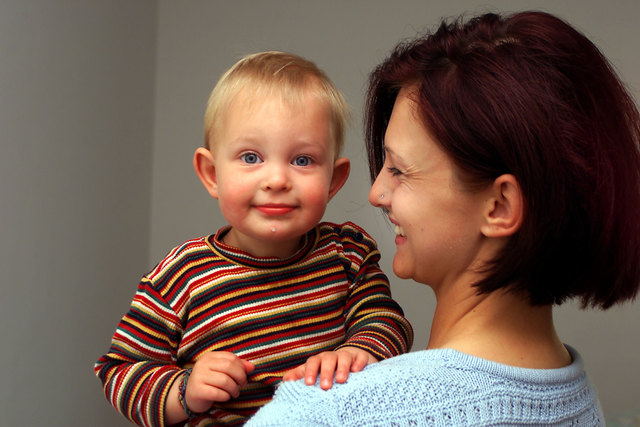 Ganz Ohr! Bis zum Alter von 4 Jahren fällt es Kindern besonders leicht, eine Fremdsprache zu erlernen. | Foto: Alexandra H. /pixelio.de