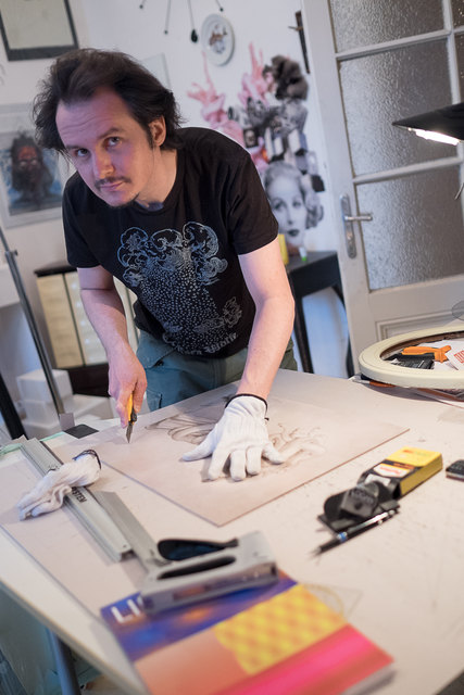 "Teilweise sind die Rahmen der Bilder sehr alt. In jeder Schramme steckt wieder eine Geschichte", so der Künstler.