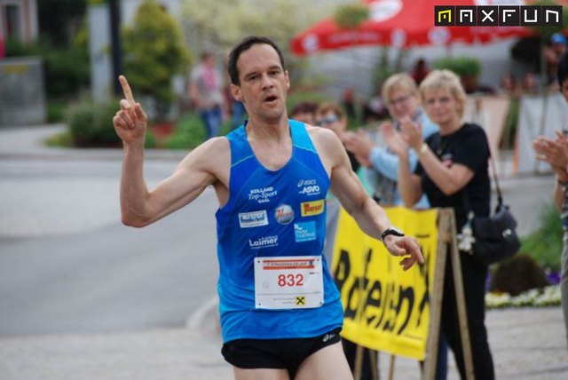 Joachim Wengschen konnte den 9,4 Kilometer langen Hauptlauf für sich entscheiden. | Foto: MaxFun Sports GmbH