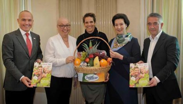Von links nach rechts:

-    Gerald Klug, Sporthilfe-Präsident und Bundesminister für Landesverteidigung und Sport
-    Sabine Oberhauser, Bundesministerin für Gesundheit
-    Michaela Dorfmeister, Testimonial der Schulinitiative
-    Gabriele Heinisch-Hosek, Bundesministerin für Bildung und Frauen
-    Alexander Thaller, Geschäftsführer SanLucar Österreich