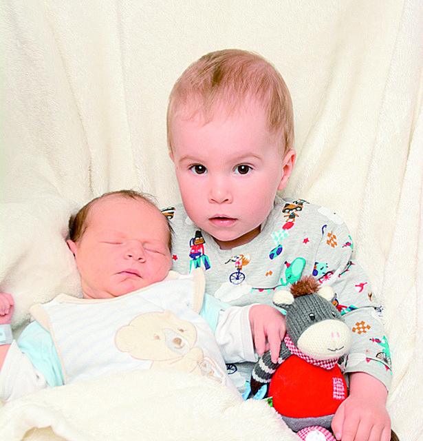 NIKLAS
 - Eltern: Marion und Michael Friesacher