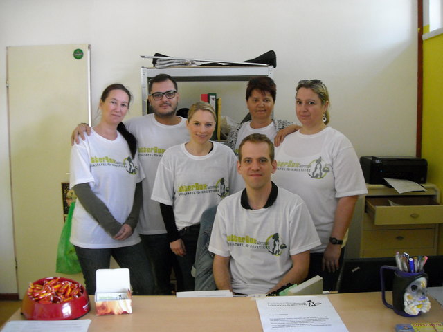 Aus Liebe zu den Haustieren: FutterBox-Team engagiert sich ehrenamtlich für Haustierebesitzer in finanziell präkerer Lebenslage.