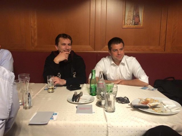 Michael Pock (r.) machte mit seiner "Mitbestimmen im Parlament"-Tour einen Stop in Eisenstadt. | Foto: NEOS