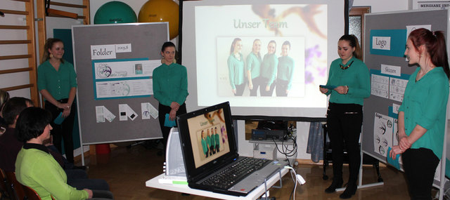 Schülerinnen der HLP Oberwart bei der Projektpräsentation
