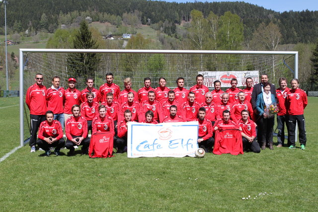 In neuem Gewand präsentierte sich der SC Sörg vor dem Derby. Gesponsert wurden die neuen Dressen vom "Café Elfi" in St. Veit | Foto: KK