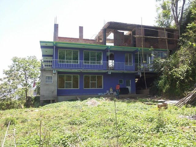 Der halbfertige Schulbau in Lama Gaon im April, kurz vor dem Erdbeben. | Foto: Friends for Nepal