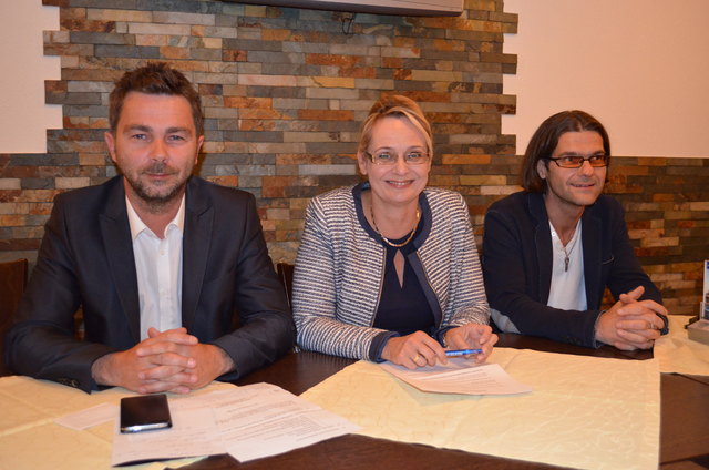 Die Freiheitlichen rund um Mario Wiechenthaler, die wiedergewählte Stadtparteiobfrau Carmen Schimanek und Schriftführer Christian Huter (v. l.) richten ihren Blick in Richtung Gemeinderatswahl 2016. | Foto: FPÖ Tirol