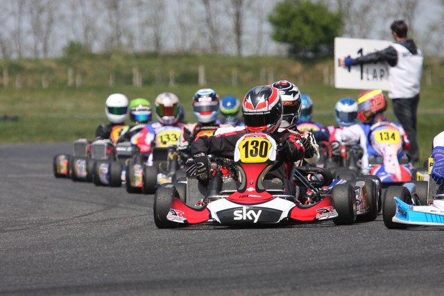 Der junge Markt Piestinger Daniel Machacek beginnt seine 4. Motorsportsaison, diesmal in der Senior-Klasse .