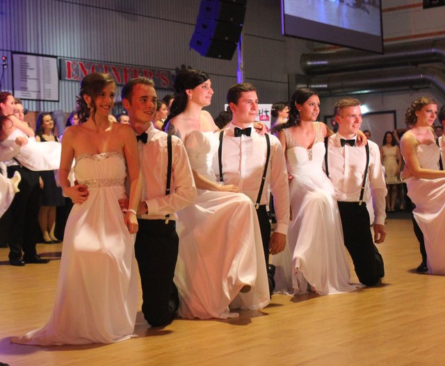 Festlich genossen die MaturantInnen 2015 der HTL Weiz ihren großen Abend. Die Polonaise war ein voller Erfolg.