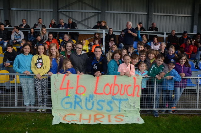 Lafnitz Flügelstürmer Christoph Gschiel wurde von seiner Schulklasse mit Transparent überrascht. | Foto: KK