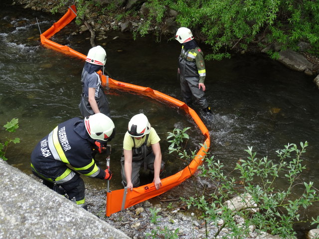 Die FF Köflach war im Gradnerbach im Einsatz, zum Glück gab es kein Öl. | Foto: KK