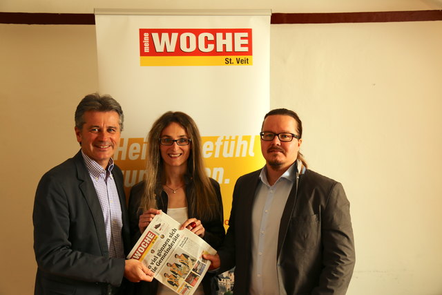 Übergabe: Redaktionsleiterin Bettina Knafl mit Prokurist Markus Galli (li.) und Vorgänger Markus Vouk | Foto: WOCHE