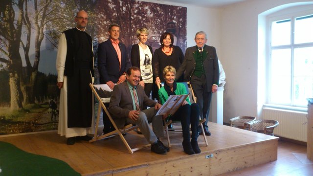 Die Ehrengäste bei der Eröffnung der Ausstellung in der Alten Textilfabrik. | Foto: Foto: privat