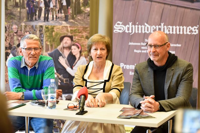 Regisseur Peppi Pittl, Obfrau Claudia Lugger und Landestheater-Intendant Johannes Reitmeier (v. l.). | Foto: Grießenböck