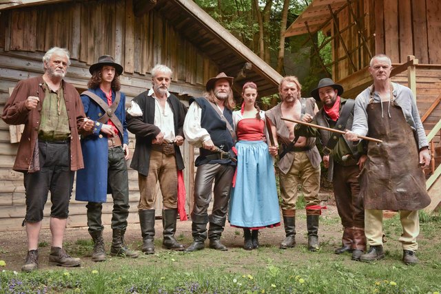 Der Rattenberger Schinderhannes (Mitte) mit einem Teil seiner Bande. | Foto: Grießenböck