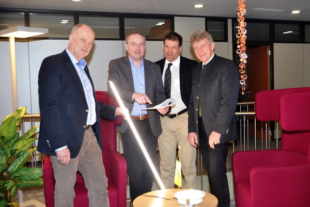 Central Danube-Vertreter Ernst Primas, Landesrat  Stephan Pernkopf, Johann Vieghofer und Leopold Grubhofer. | Foto: Maier