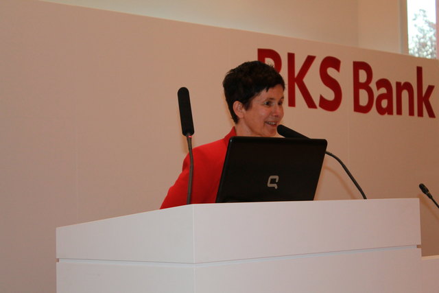 Referentin Angelika Schiwek bei ihrem Vortrag