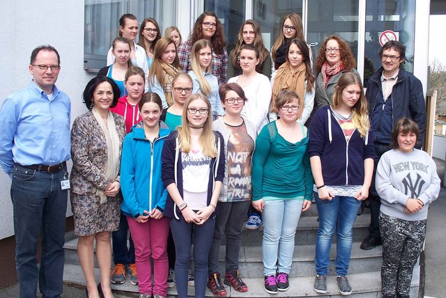 (v.li.n.re)
1. R. DI Hans-Jürgen Kolar, Managerin Human Resources Helga Mayr, Nicole Lang, Johanna Hofbauer, ganz rechts Petra Bauer
2. R. Lisa Kolm, Kathrin Salzer, Nathalie Gaiswinkler, Mariella Grafeneder, Anna Maria Hammerl
3. R. Helena Baumgartner, Patricia Eschlmüller, Sara Träxler, Laura Stummer, Tanja Böhm, Sylvia Ledermüller, Georg Hammerschmidt
4. R.: Bianca Hasel, Katharina Haidvogl, Iris Amon, Barbara Wenisch, Bianca Pollak, Julia Zimmermann