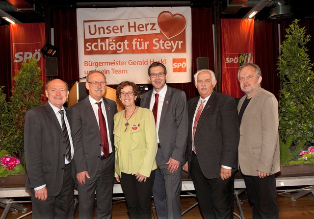 Vizebürgermeister Walter Oppl, Bürgermeister Gerald Hackl, Stadträtin Ingrid Weixlberger, NR-Abg. Ing. Markus Vogl, Vizebürgermeister Wilhelm Hauser und Stadtrat Dr. Michael Schodermayr (v. l.). | Foto: P. Hamm