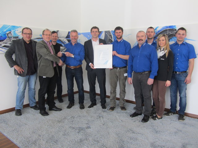 Special Performance Award  für Faschang Werkzeugbau aus Weng: Johann Hörmannseder, Rudolf Leitner, Thomas Perschl (alle FACC), Geschäftsführer Rudolf Faschang, Gerald Lindlbauer (FACC) sowie Reinhard Faschang, Gerhard Schneittl, Josef Reichinger, Michaela Faschang und Andreas Spitzer von Faschang. | Foto: FACC AG