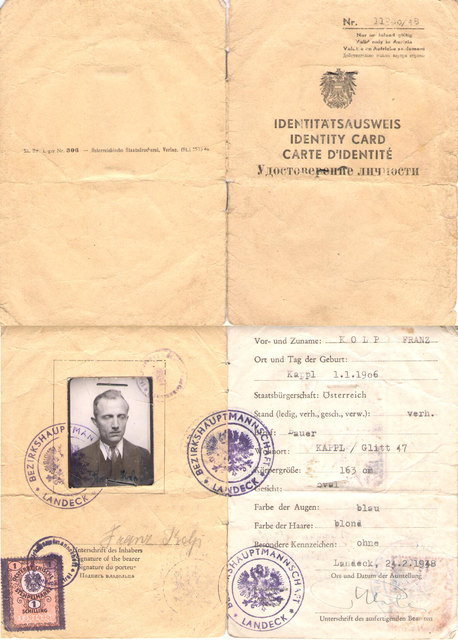 Der viersprachige Identitätsausweis aus der Zeit der alliierten Besatzung. | Foto: Othmar Kolp