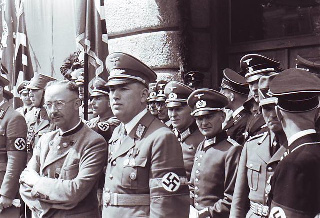Kreisappell 1939: Reichsführer SS Heinrich Himmler und Gauleiter Franz Hofer (re.). | Foto: Stadtarchiv Landeck