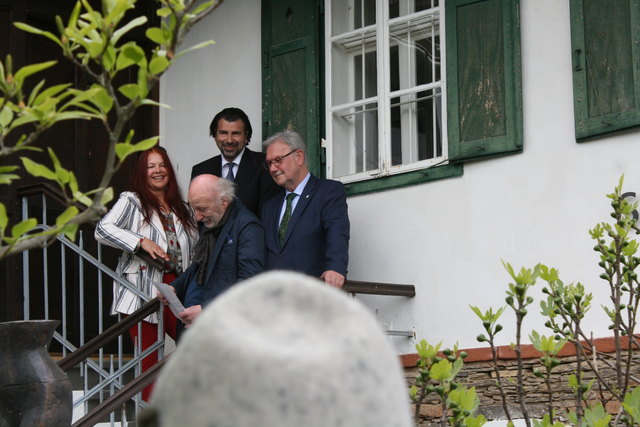 Viel Prominenz bei der Eröffnung, auch Bgm. Josef Wallner war bei der Eröffnung des Skulpturenhauses Hortensia