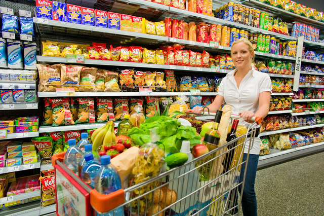Einkaufen im Supermarkt, was das Herz begehrt. Dabei vergisst man oft auf Menschen, denen das nicht möglich ist.